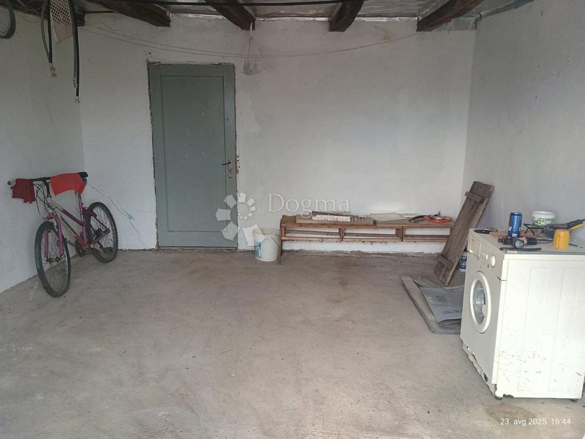 Casa Gornji Kukuruzari, Donji Kukuruzari, 51.948m2