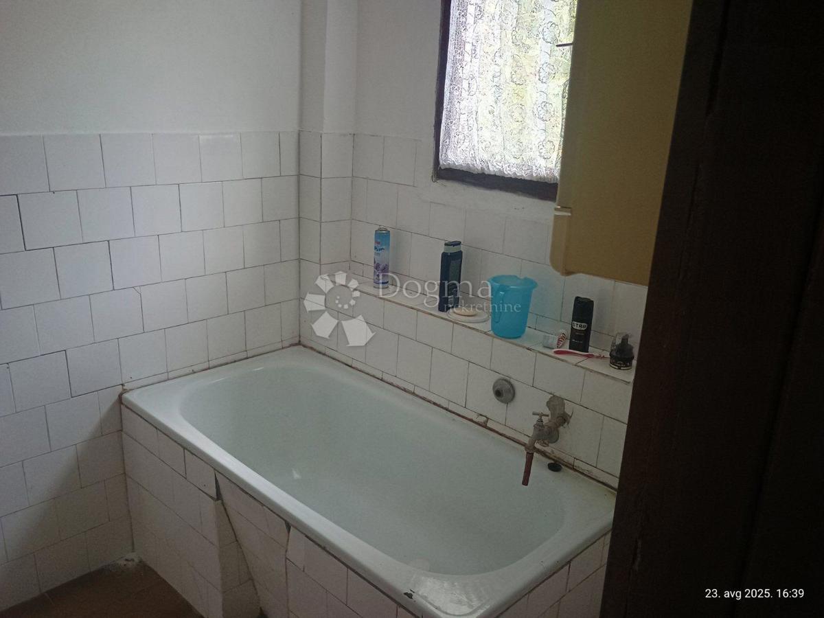 Casa Gornji Kukuruzari, Donji Kukuruzari, 51.948m2