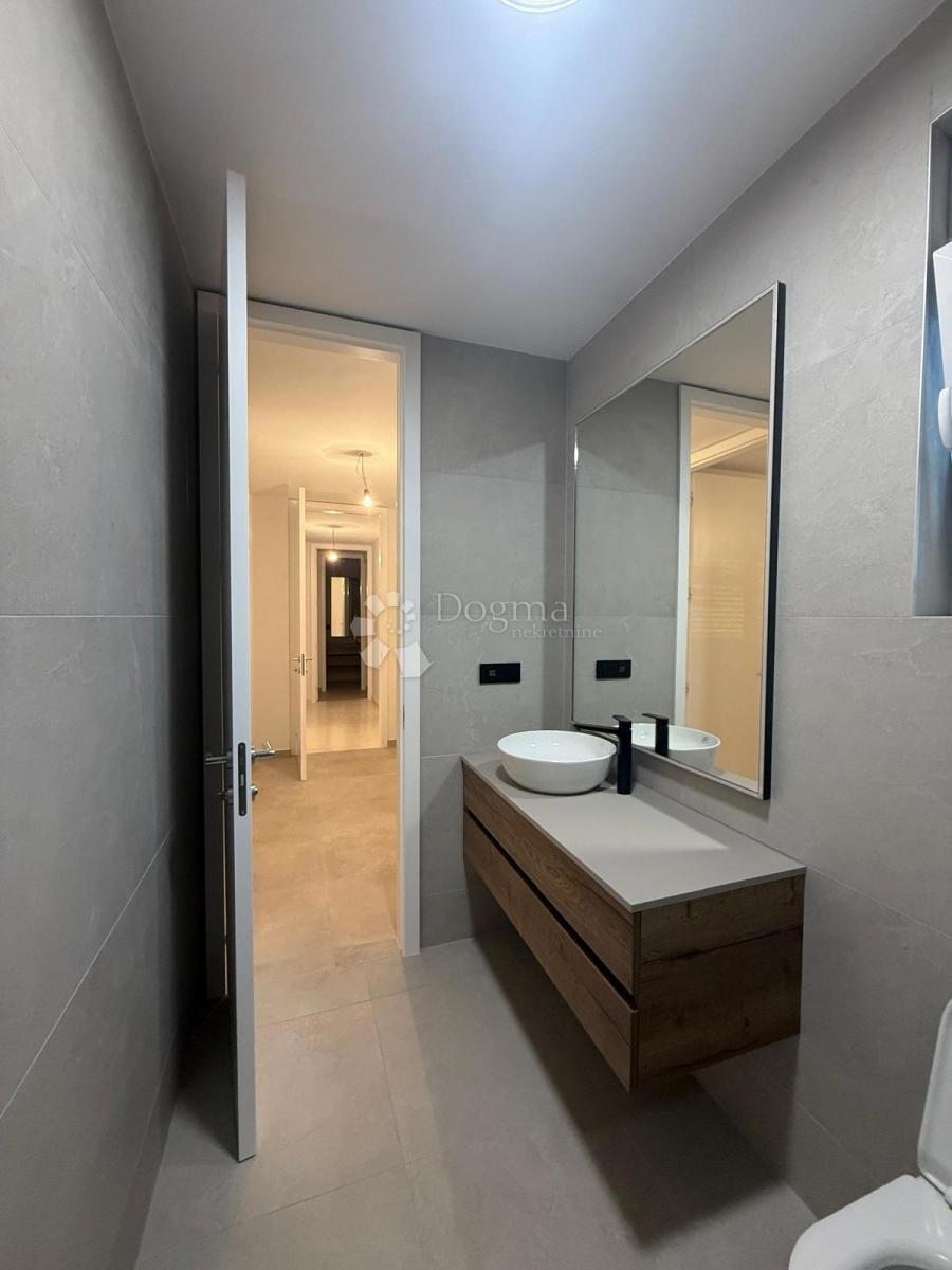 Casa Novalja, 238,96m2