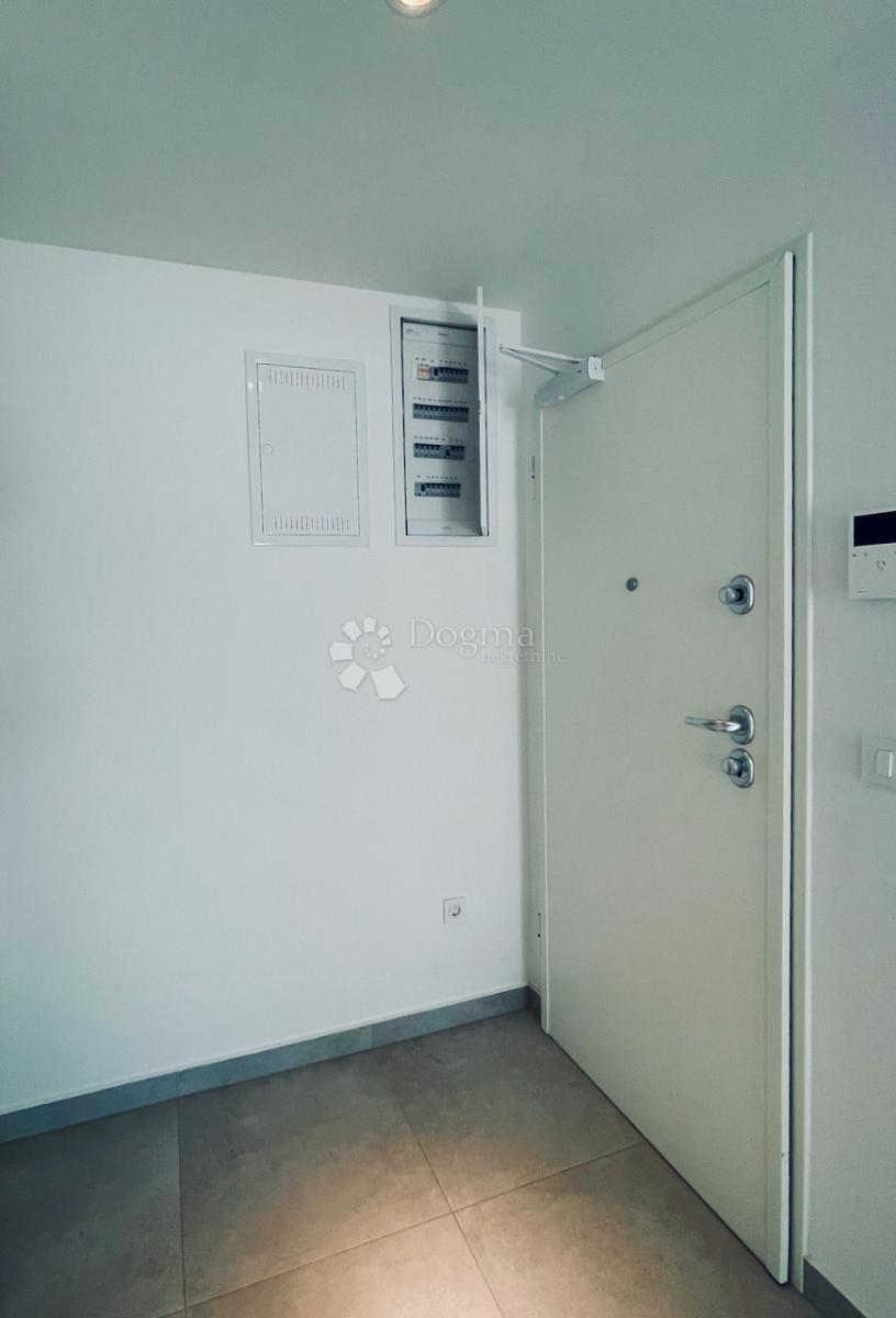 Allogio Maslenica, Jasenice, 72m2