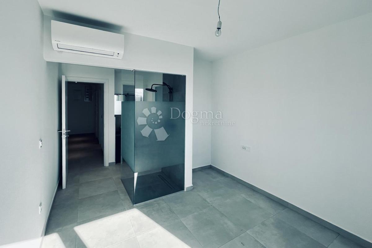 Allogio Maslenica, Jasenice, 72m2