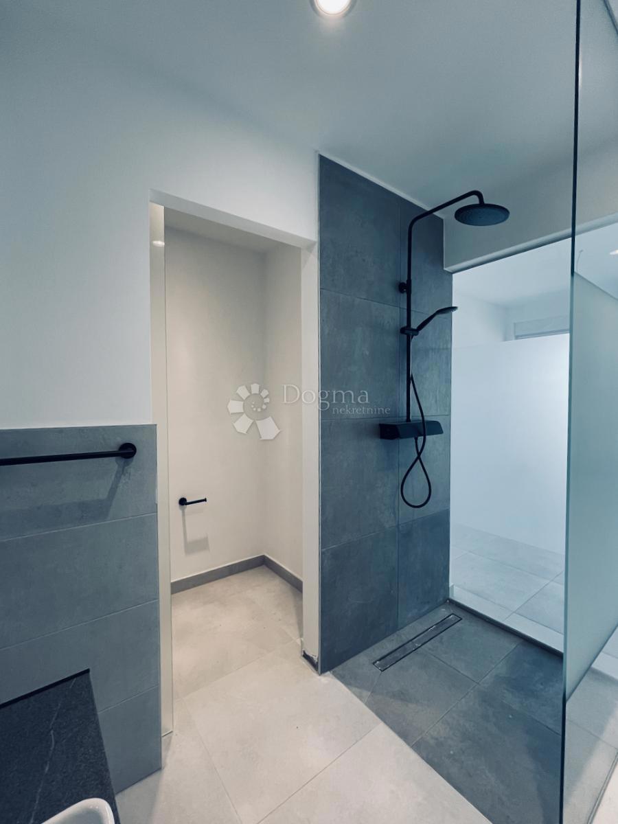 Allogio Maslenica, Jasenice, 72m2