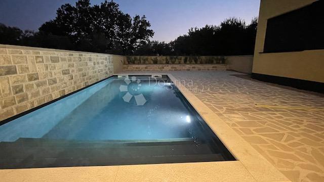 Allogio Maslenica, Jasenice, 72m2