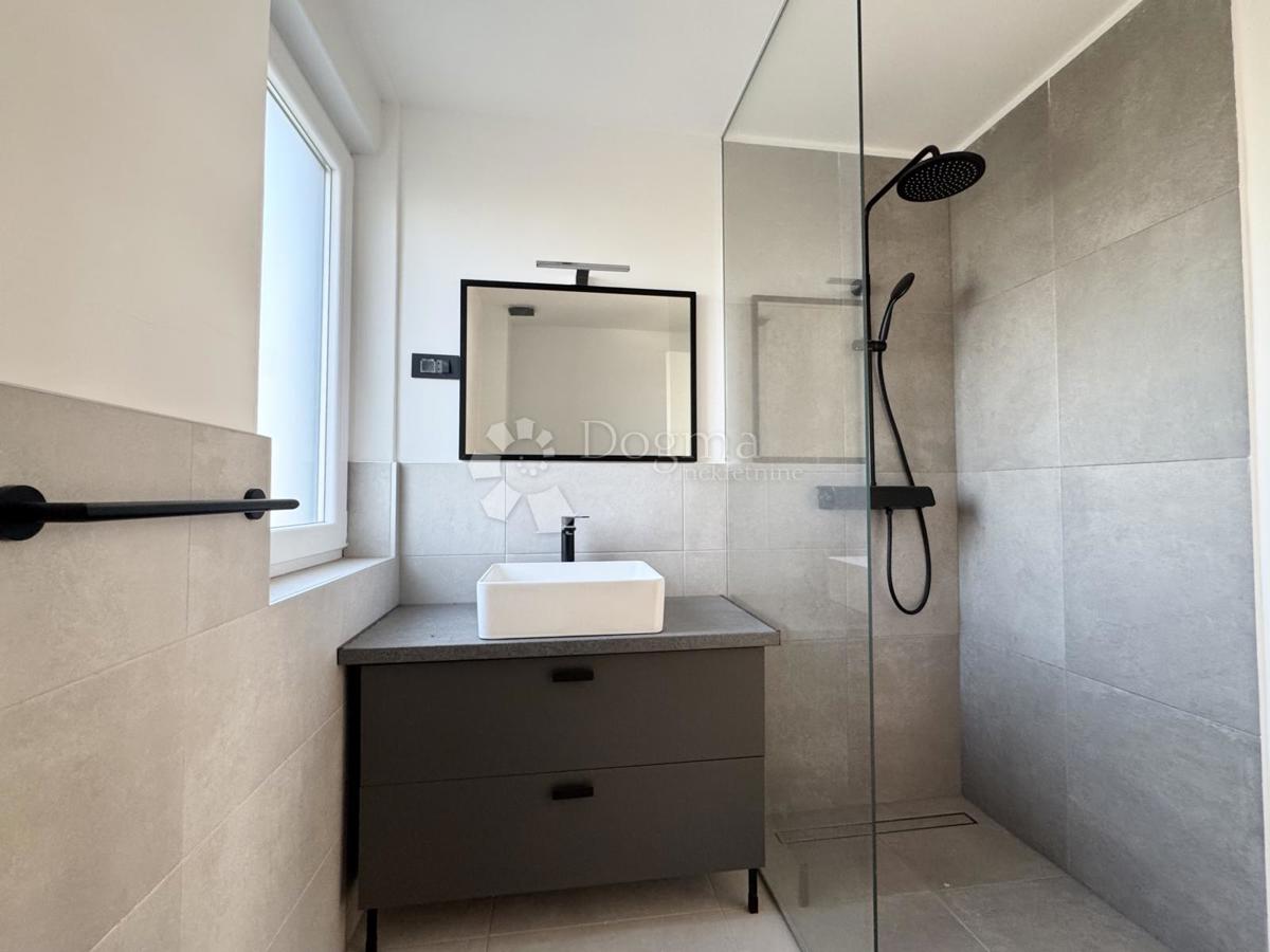 Allogio Maslenica, Jasenice, 72m2