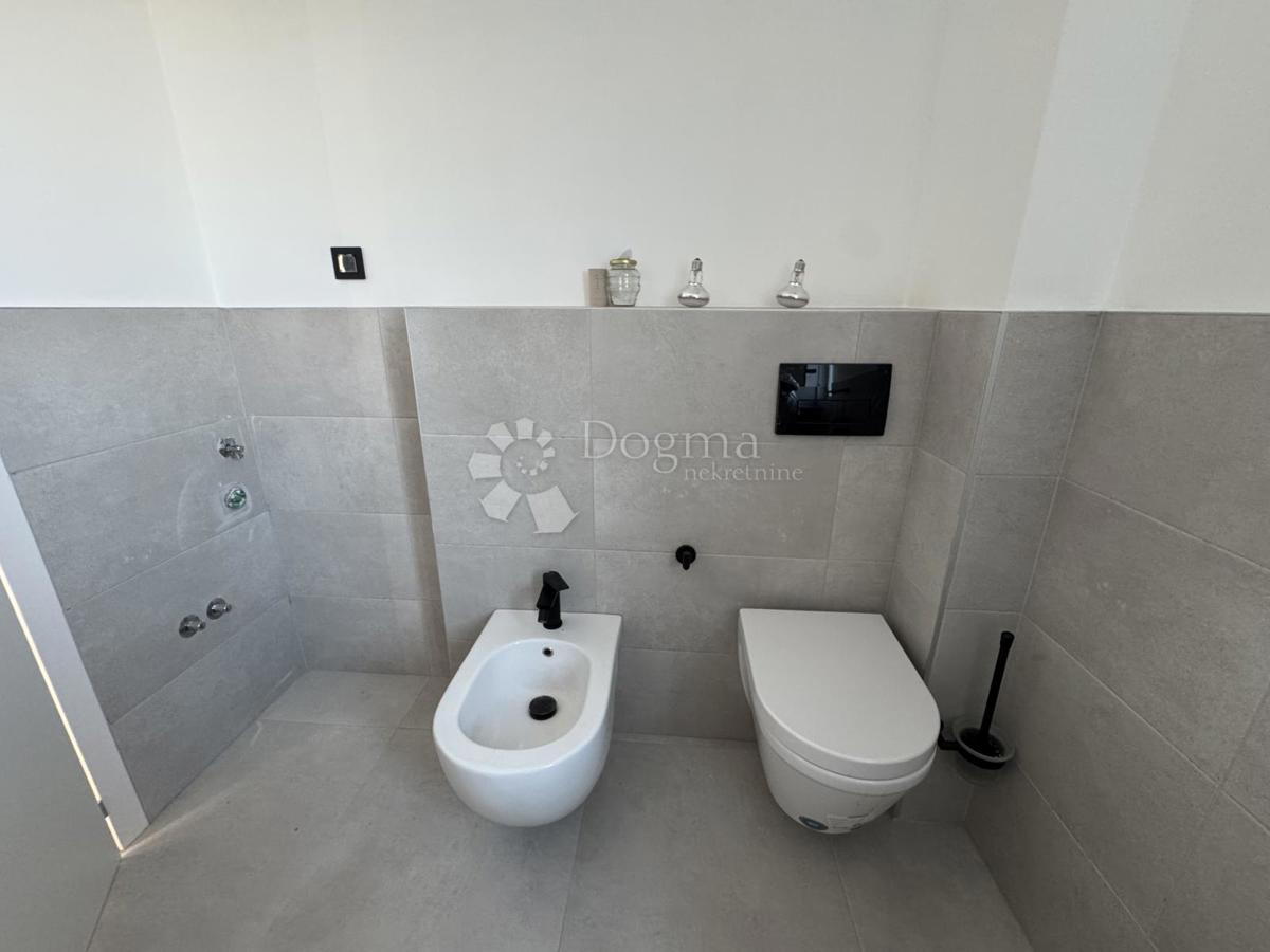 Allogio Maslenica, Jasenice, 72m2