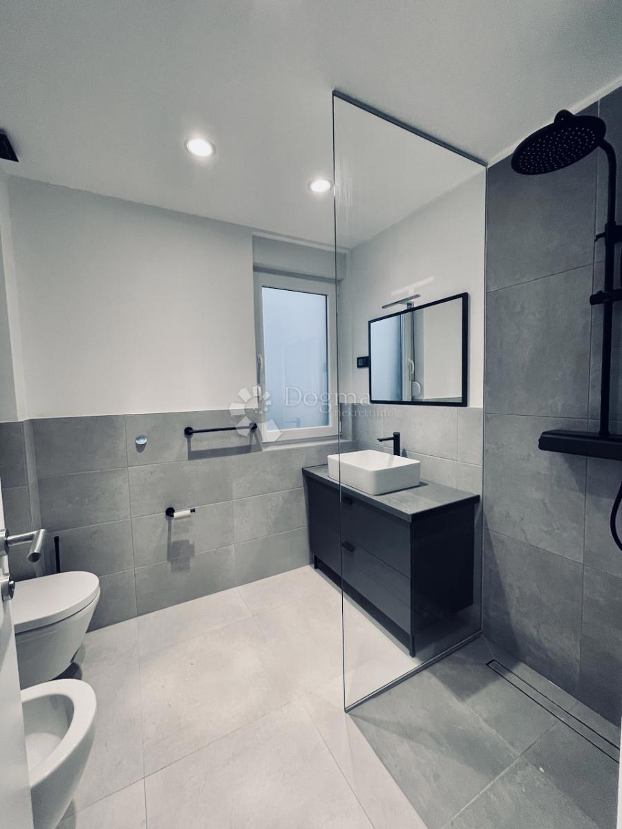 Allogio Maslenica, Jasenice, 72m2