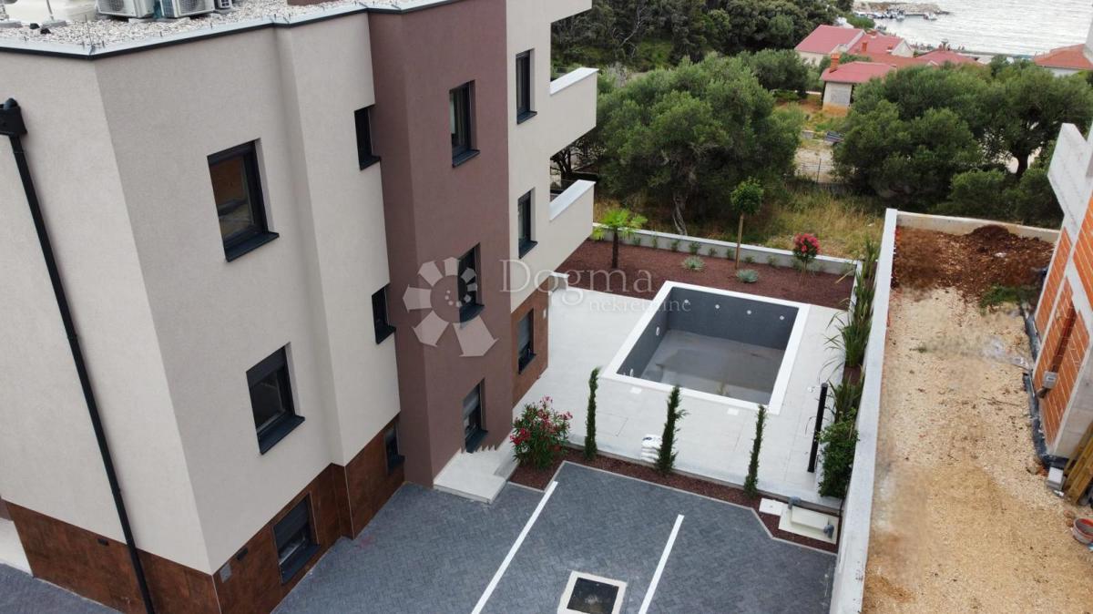 Moderno appartamento al piano terra con piscina e taverna S1 - nuova costruzione sull'isola di Pag