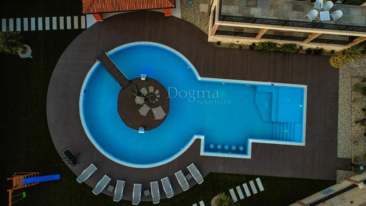 Casa Visočane, Poličnik, 263m2