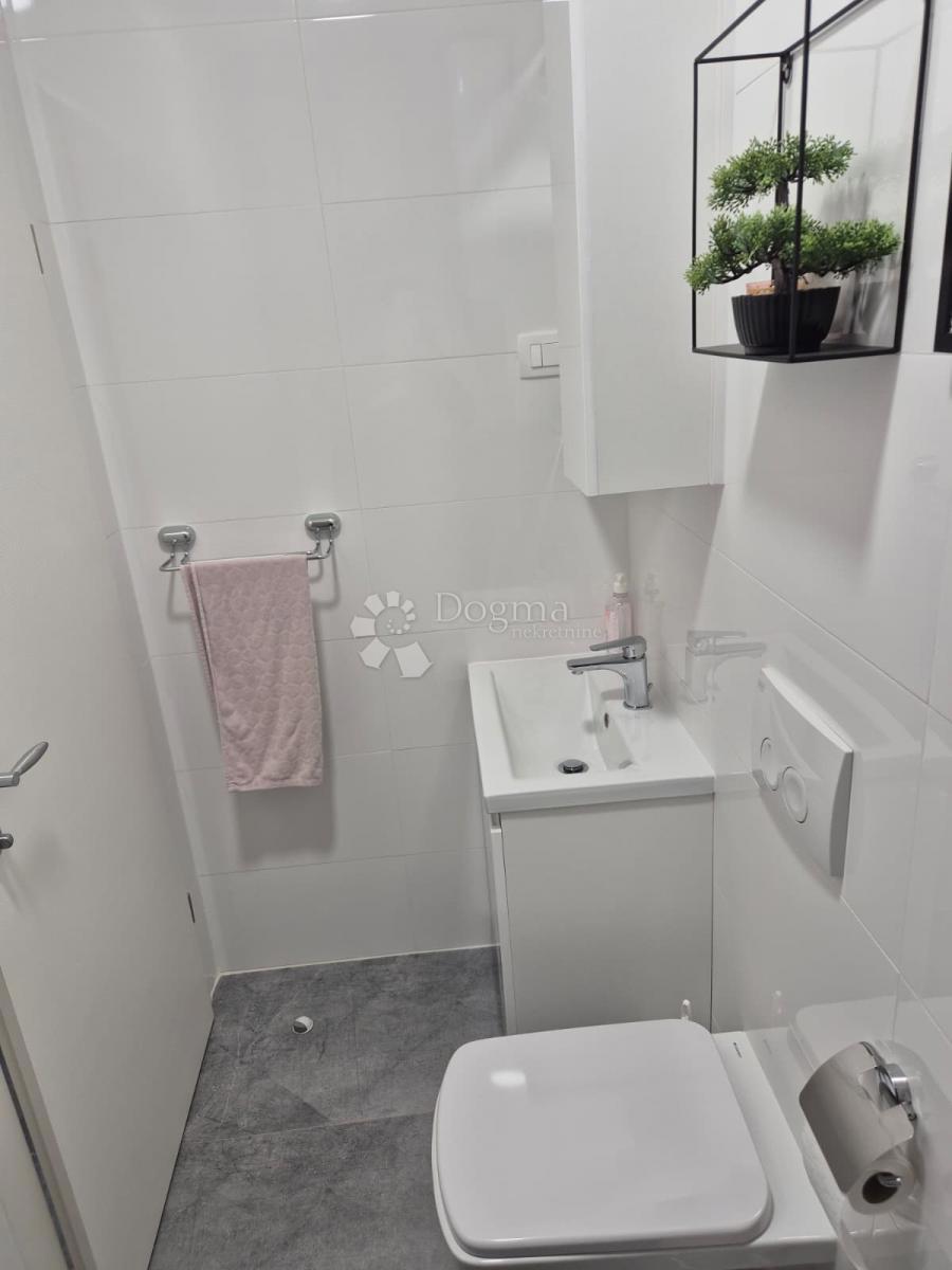 In vendita appartamento con due camere e vista mare – Brodarica, Sebenico