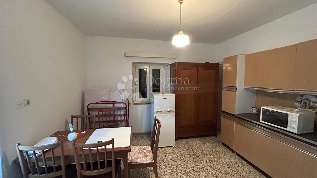 CASA SEMINDIPENDENTE CON GIARDINO - Šišan