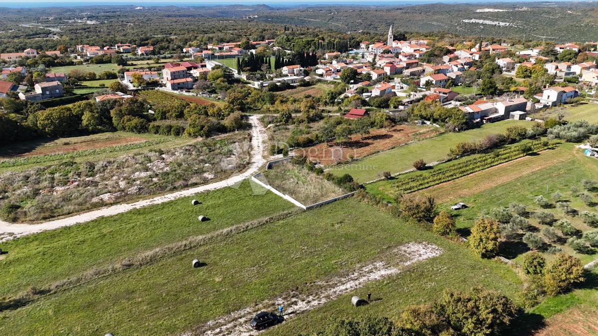 Terreno edificabile Kanfanar, 646m2