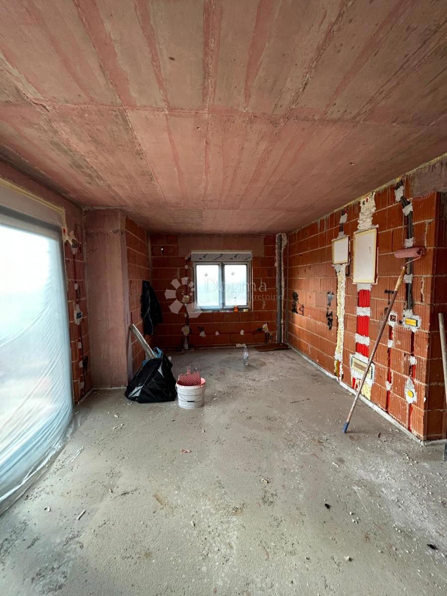 VILLA BIFAMILIARE DI NUOVA COSTRUZIONE VICINO A PARENZO