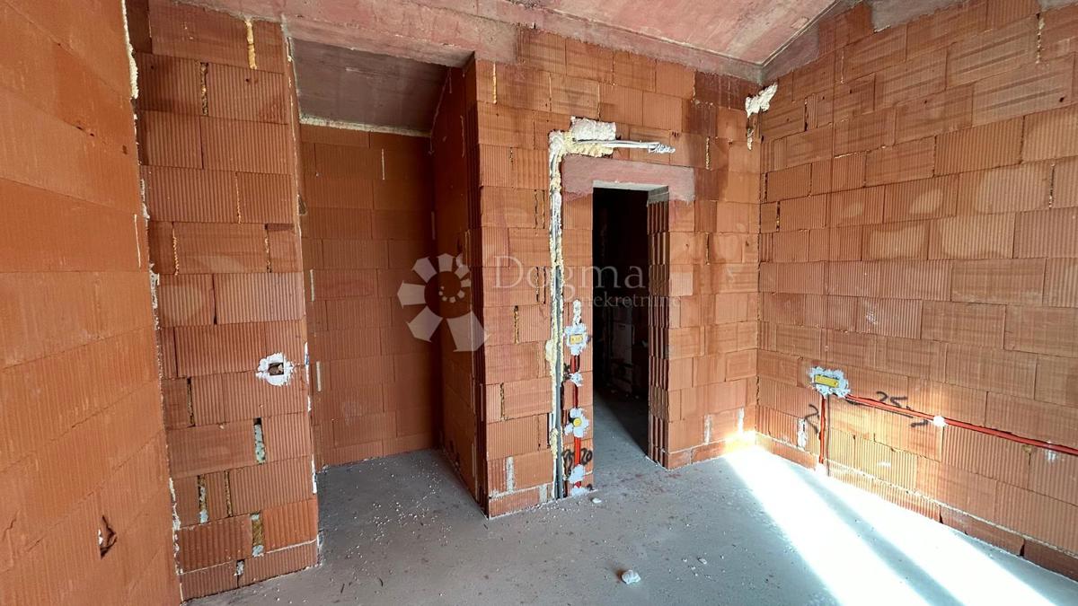 VILLA BIFAMILIARE DI NUOVA COSTRUZIONE VICINO A PARENZO