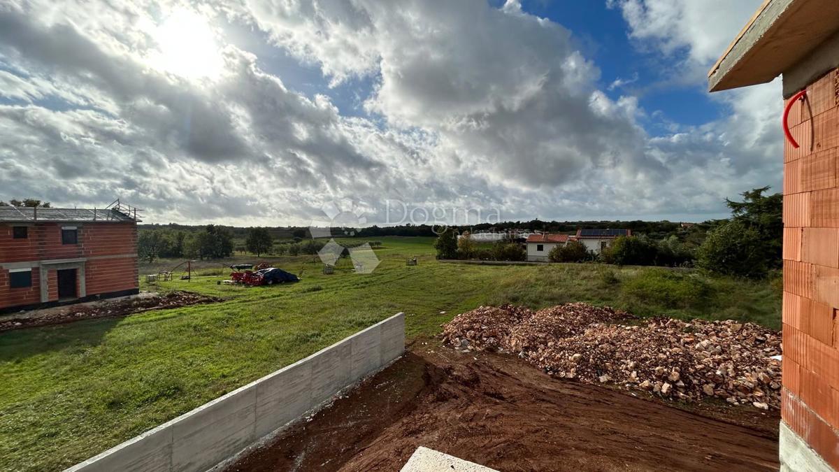 VILLA BIFAMILIARE DI NUOVA COSTRUZIONE VICINO A PARENZO