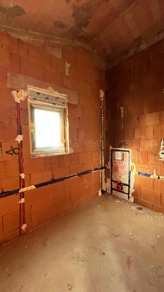 VILLA BIFAMILIARE DI NUOVA COSTRUZIONE VICINO A PARENZO