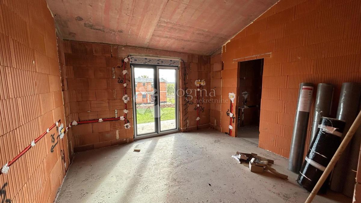 VILLA BIFAMILIARE DI NUOVA COSTRUZIONE VICINO A PARENZO