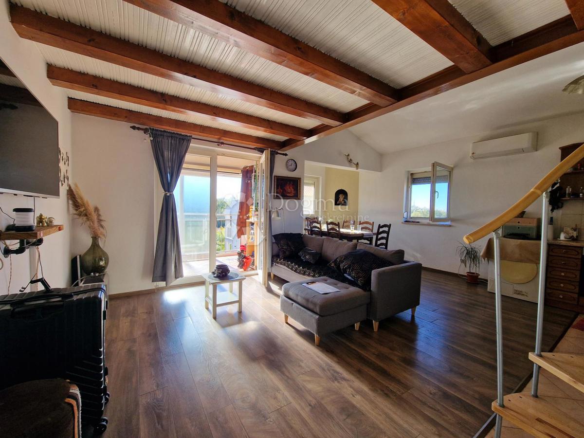 Esclusivo! Grazioso appartamento con galleria a 5 km dal mare