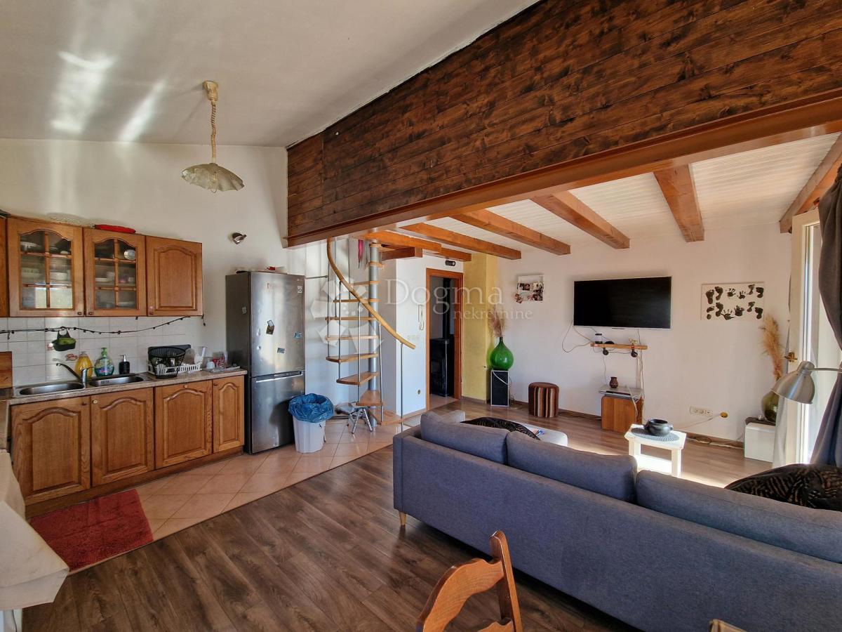 Esclusivo! Grazioso appartamento con galleria a 5 km dal mare