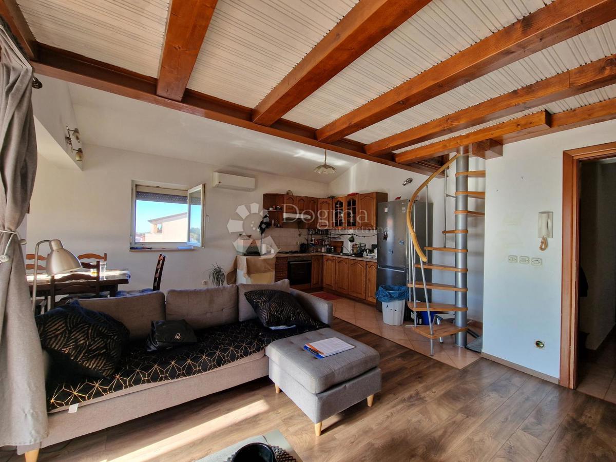 Esclusivo! Grazioso appartamento con galleria a 5 km dal mare