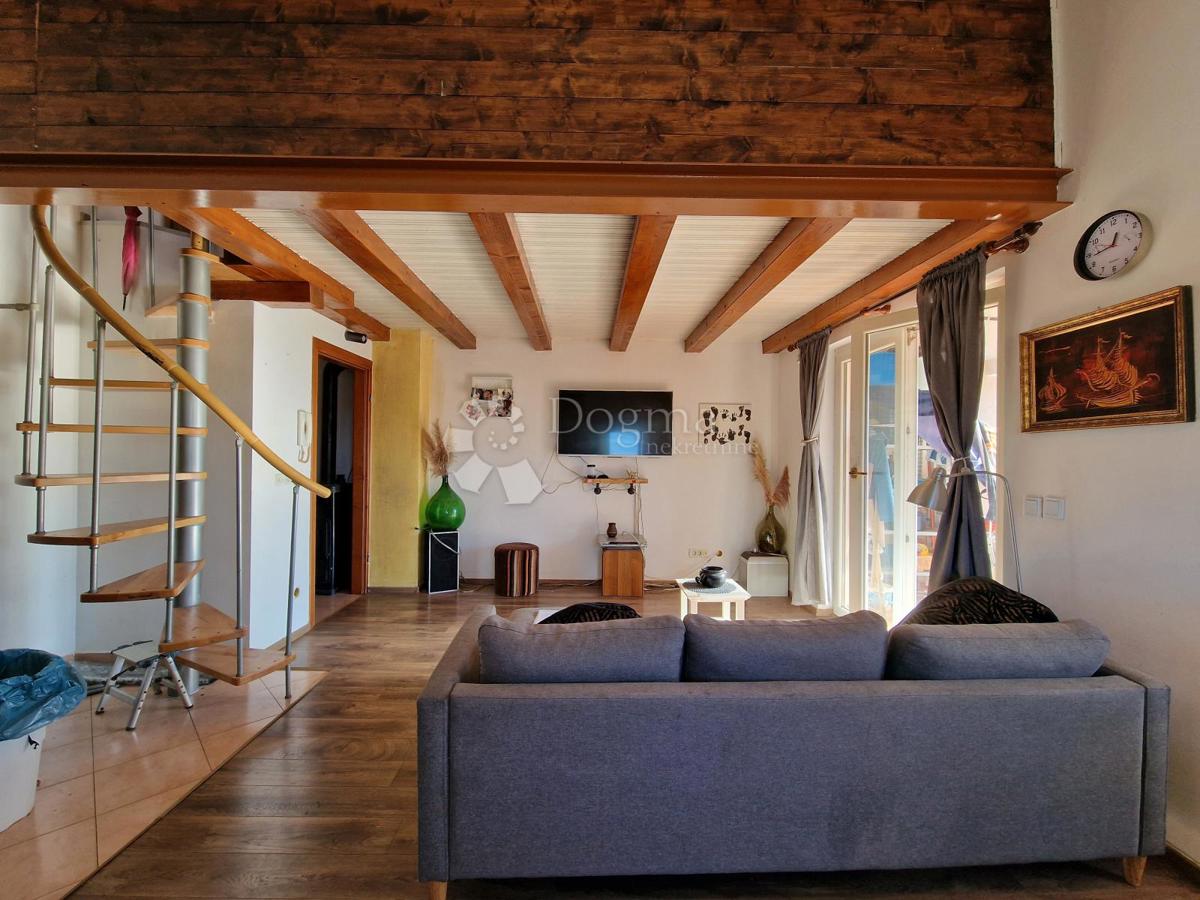 Esclusivo! Grazioso appartamento con galleria a 5 km dal mare