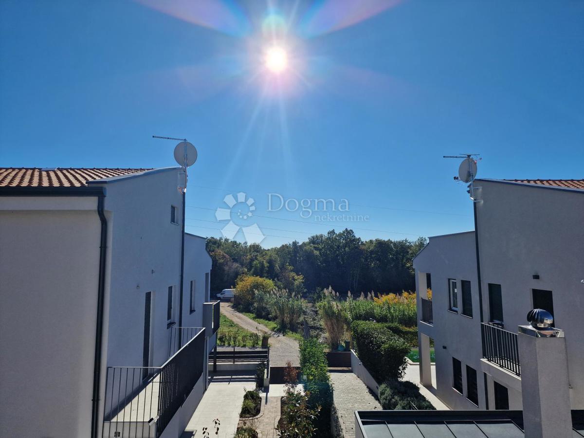 Esclusivo! Grazioso appartamento con galleria a 5 km dal mare