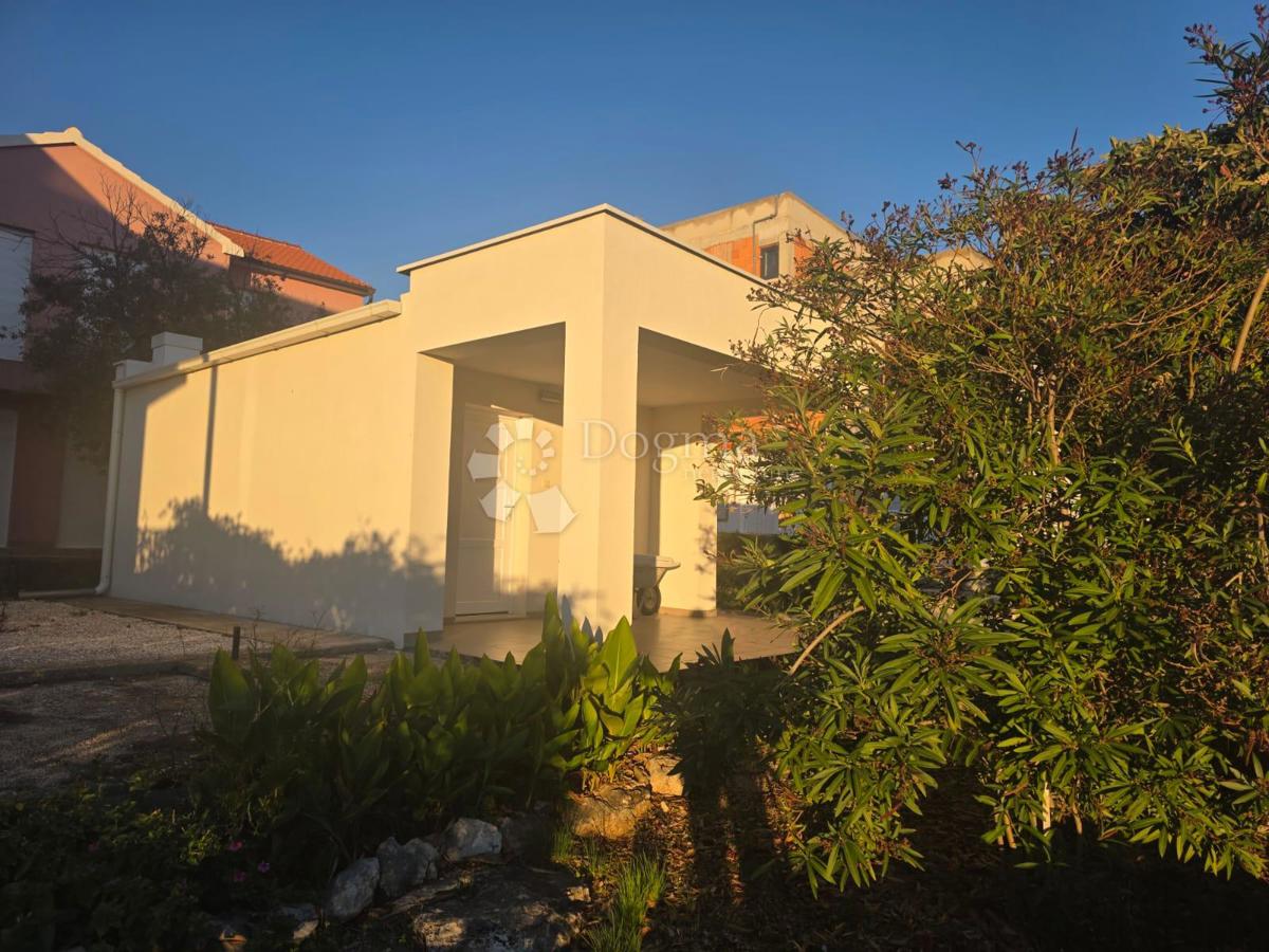 ROGOZNICA - COTTAGE 2ª FILA DAL MARE