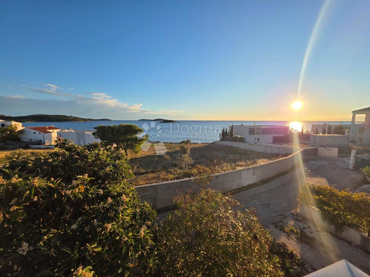 ROGOZNICA - COTTAGE 2ª FILA DAL MARE