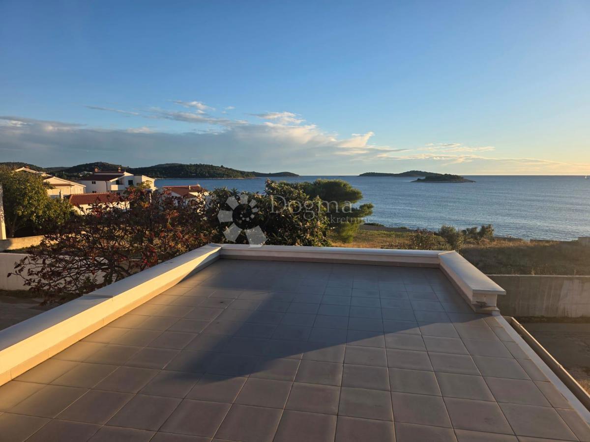 ROGOZNICA - COTTAGE 2ª FILA DAL MARE