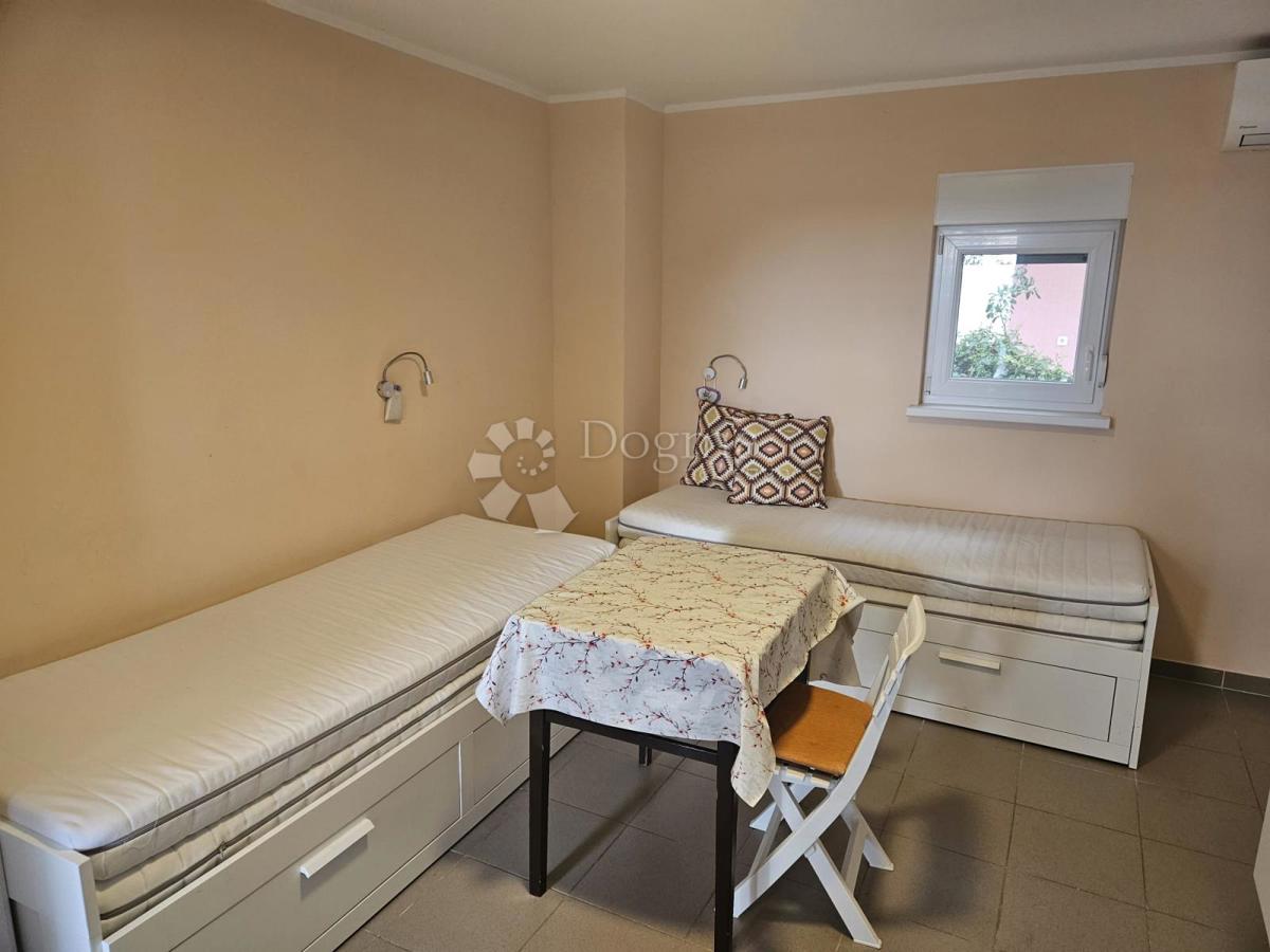 ROGOZNICA - COTTAGE 2ª FILA DAL MARE