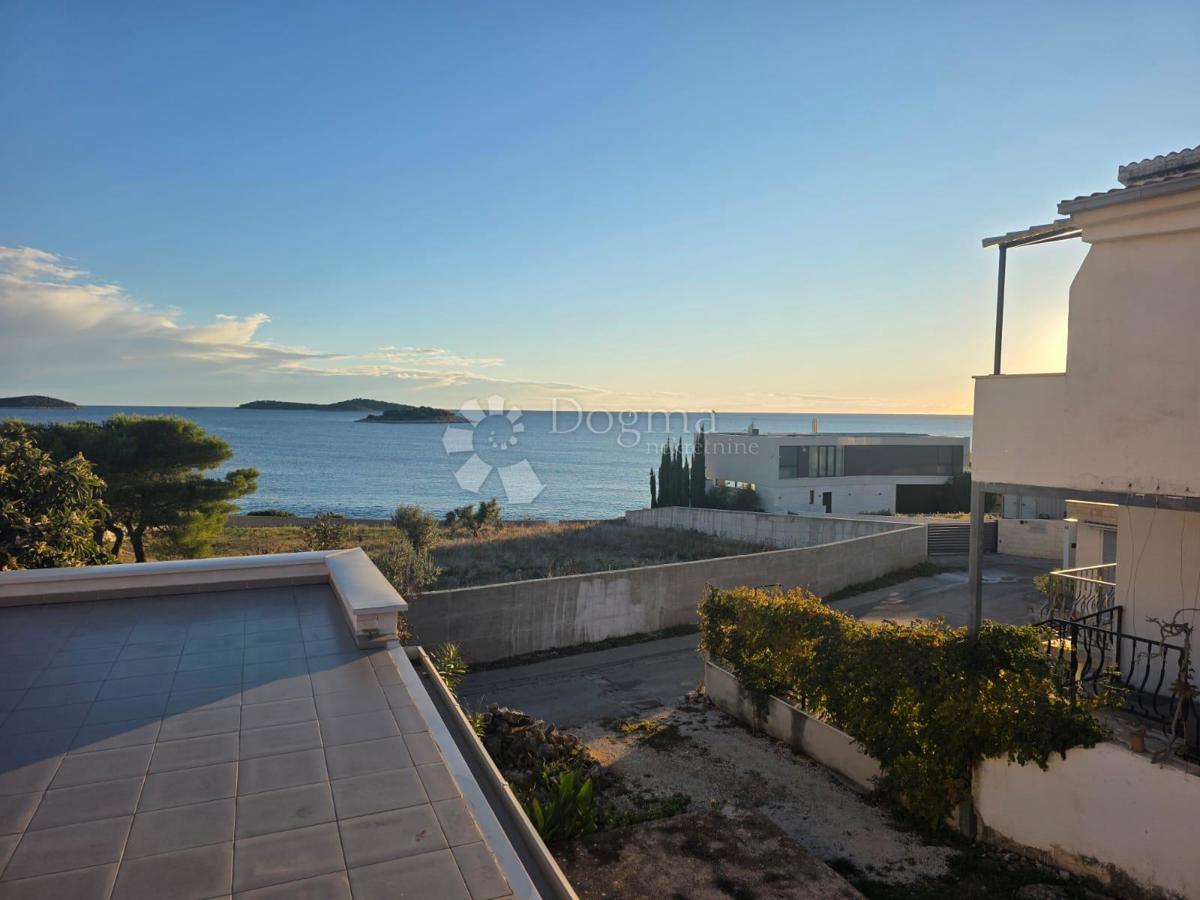 ROGOZNICA - COTTAGE 2ª FILA DAL MARE