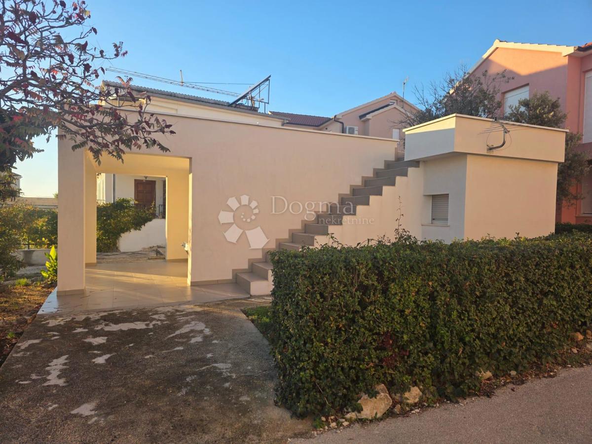 ROGOZNICA - COTTAGE 2ª FILA DAL MARE