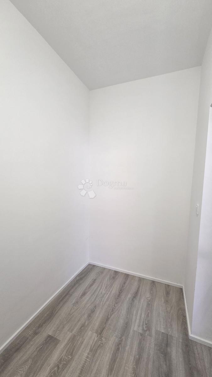 Locale commerciale Saršoni, Viškovo, 73,14m2