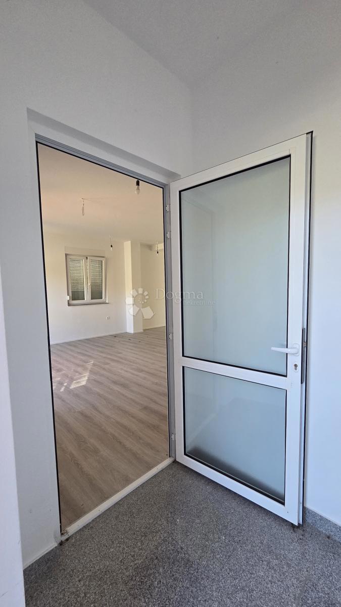 Locale commerciale Saršoni, Viškovo, 73,14m2