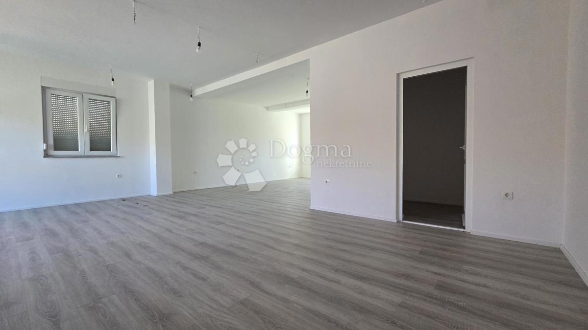 Locale commerciale Saršoni, Viškovo, 73,14m2