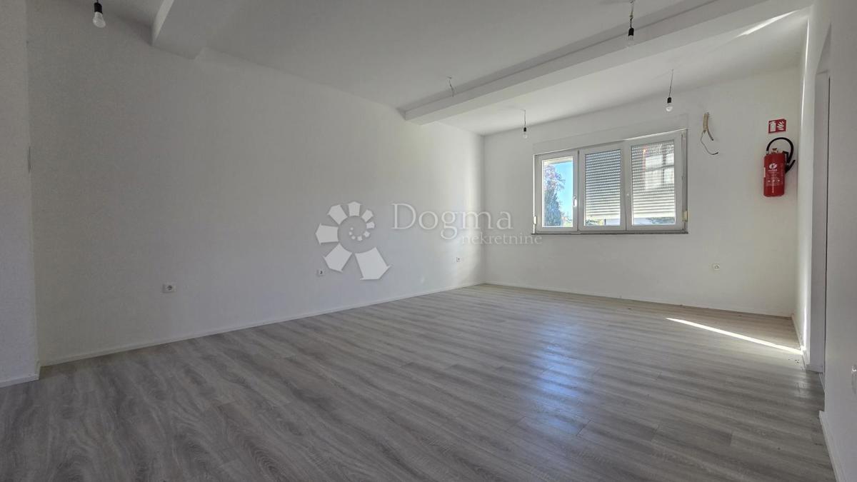 Locale commerciale Saršoni, Viškovo, 73,14m2