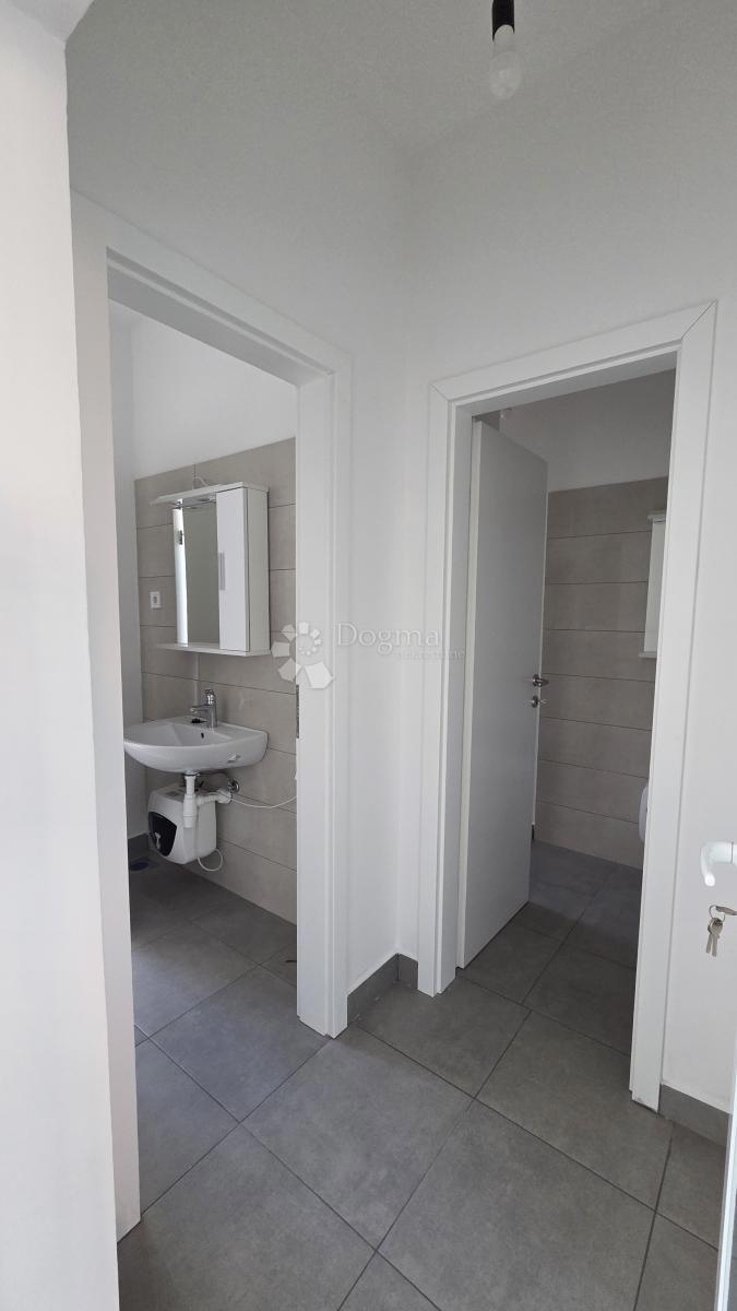Locale commerciale Saršoni, Viškovo, 73,14m2