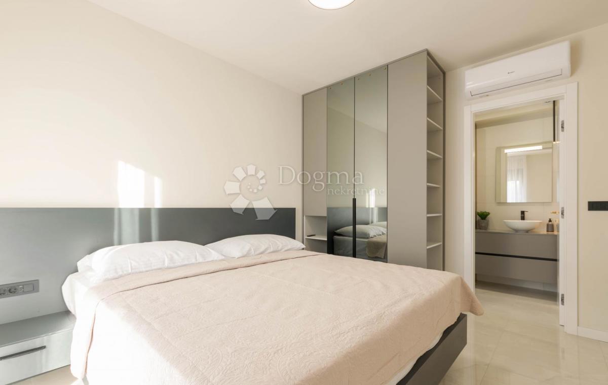 Casa Crno, Zadar, Jadranska magistrala, 95m2