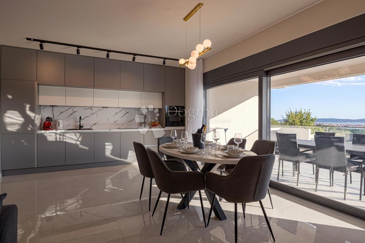 Casa Crno, Zadar, Jadranska magistrala, 95m2