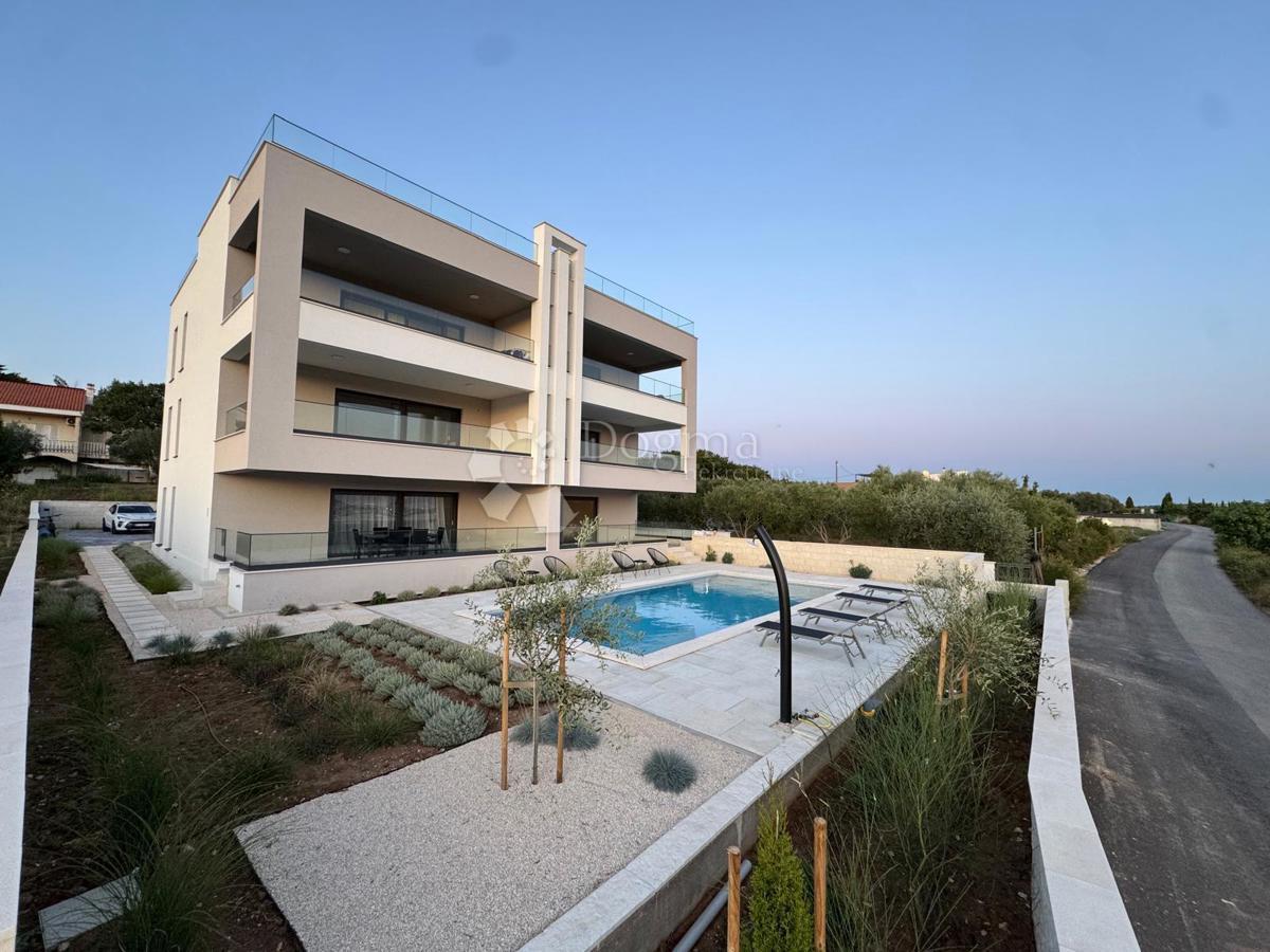 Casa Crno, Zadar, Jadranska magistrala, 95m2