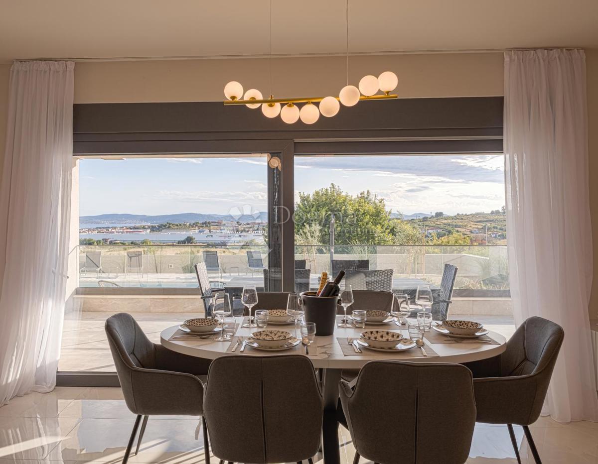 Casa Crno, Zadar, Jadranska magistrala, 95m2