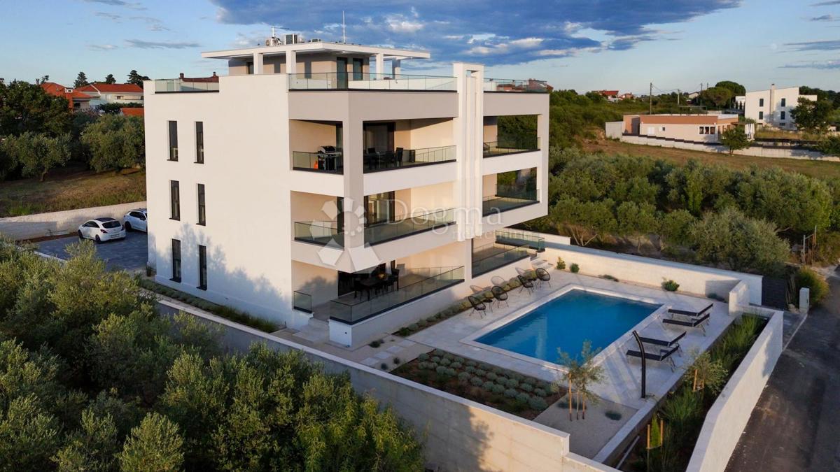 Casa Crno, Zadar, Jadranska magistrala, 95m2