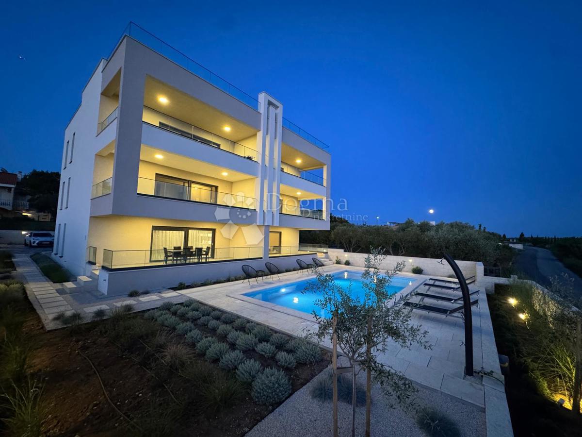 Casa Crno, Zadar, Jadranska magistrala, 95m2