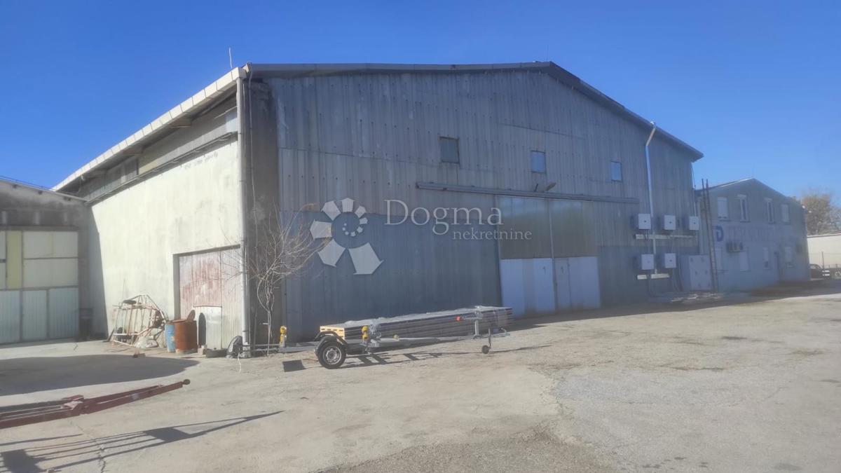 Locale commerciale Opuzen, 1.786,21m2