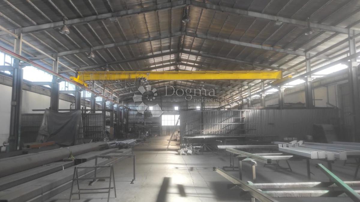 Locale commerciale Opuzen, 1.786,21m2