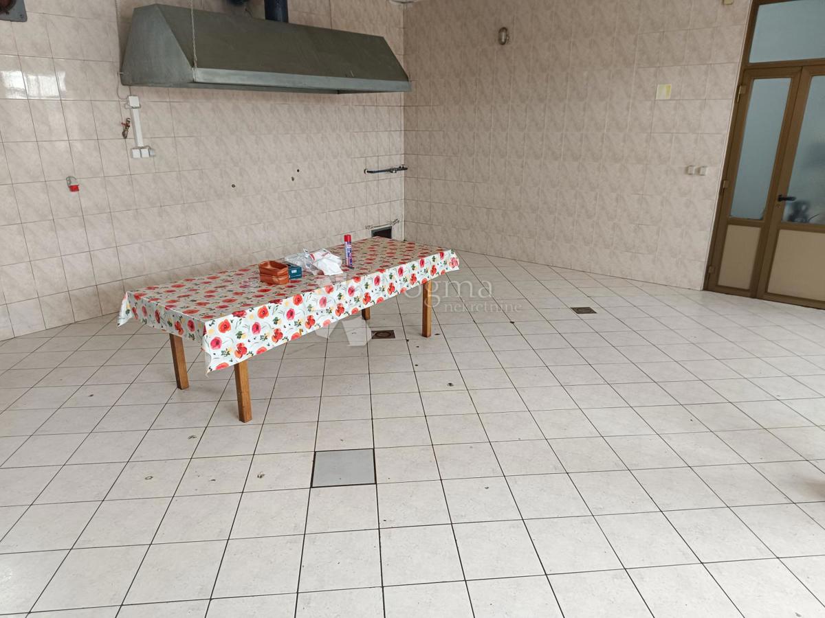 Locale commerciale Darda, 286m2