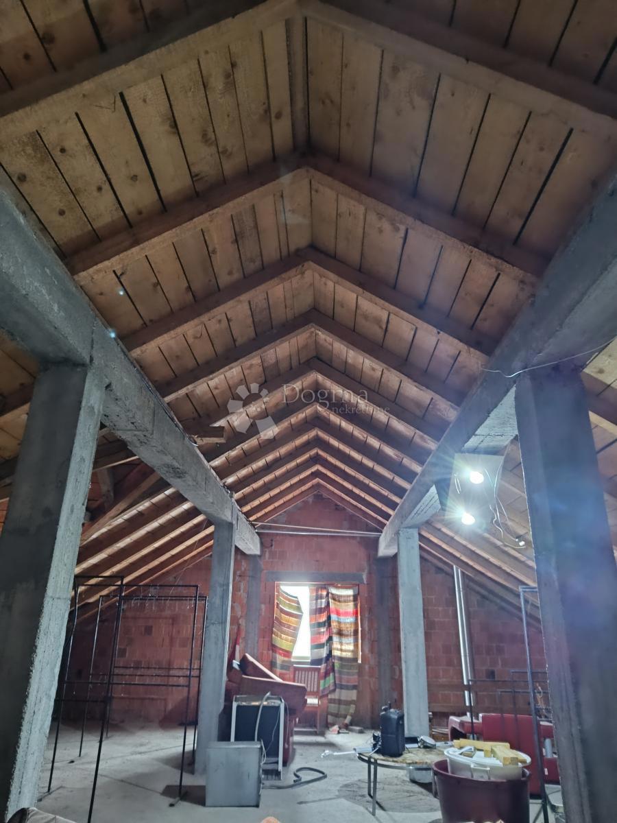 Locale commerciale Darda, 286m2