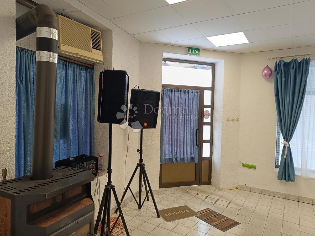 Locale commerciale Darda, 286m2
