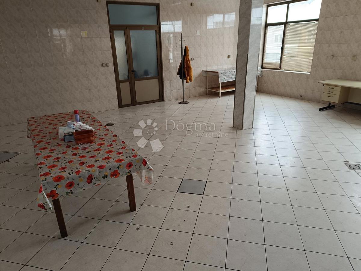 Locale commerciale Darda, 286m2