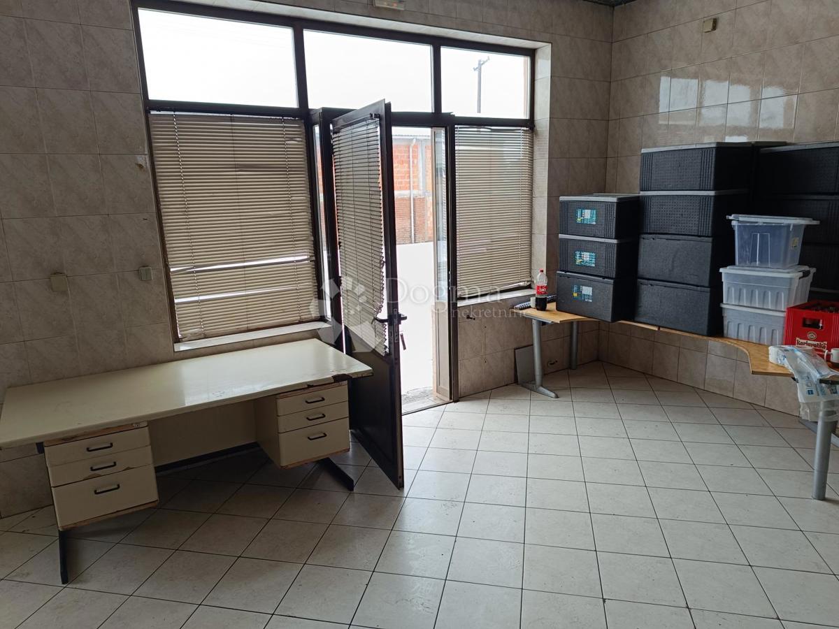 Locale commerciale Darda, 286m2