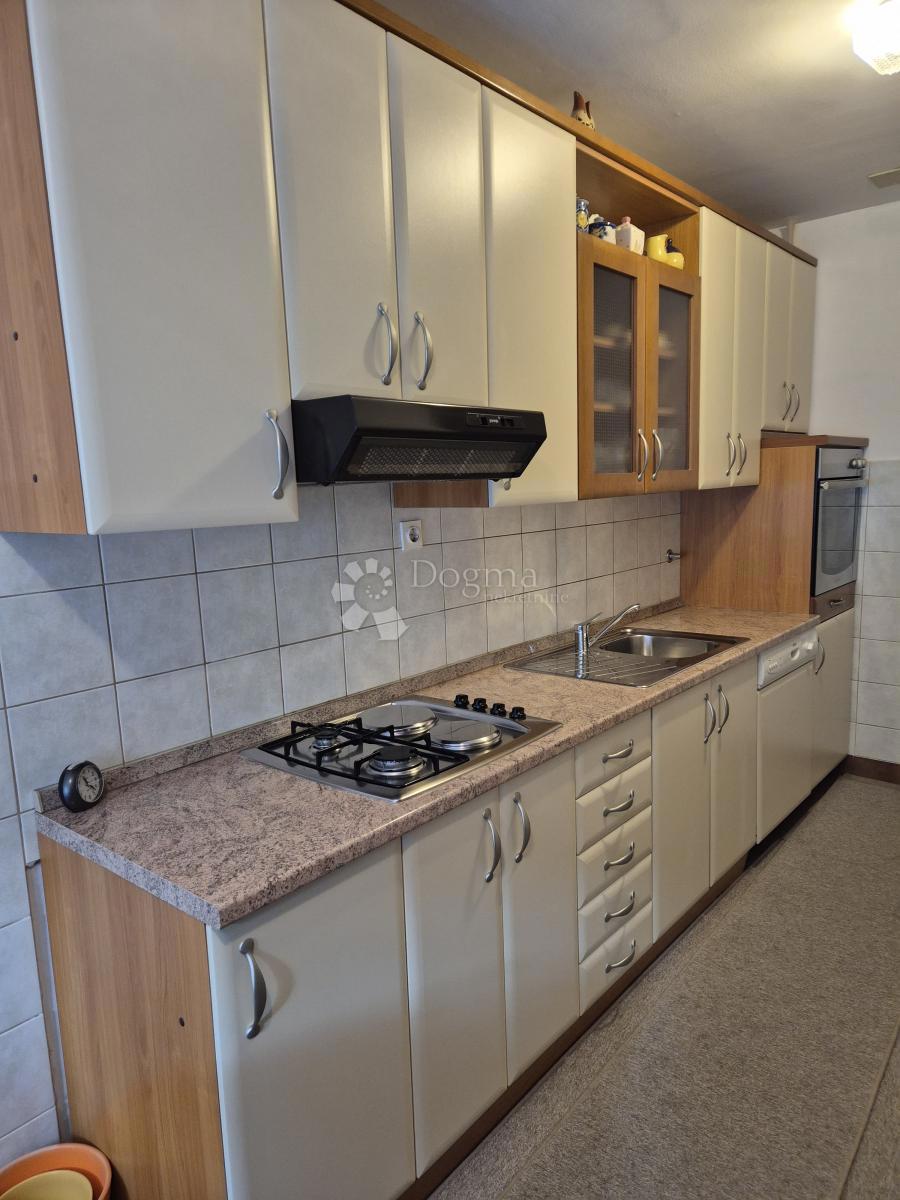 AMPIO APPARTAMENTO CURATO CON TERRAZZA E GIARDINO – VISOKA